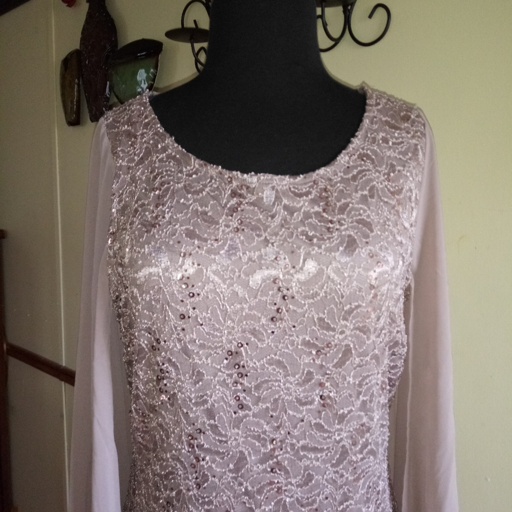 Dress - Picture 8 of 8
